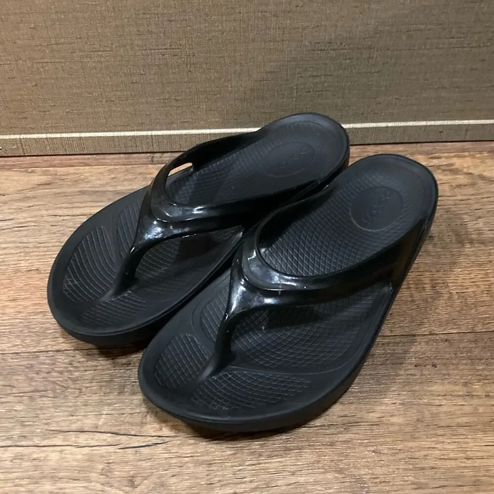 Oofos Flip Flop Sandals Black Rubber Women's 10